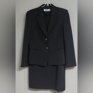 Tahari Arthur S. Levine. Black  Size 10. Skirt and Blazer.